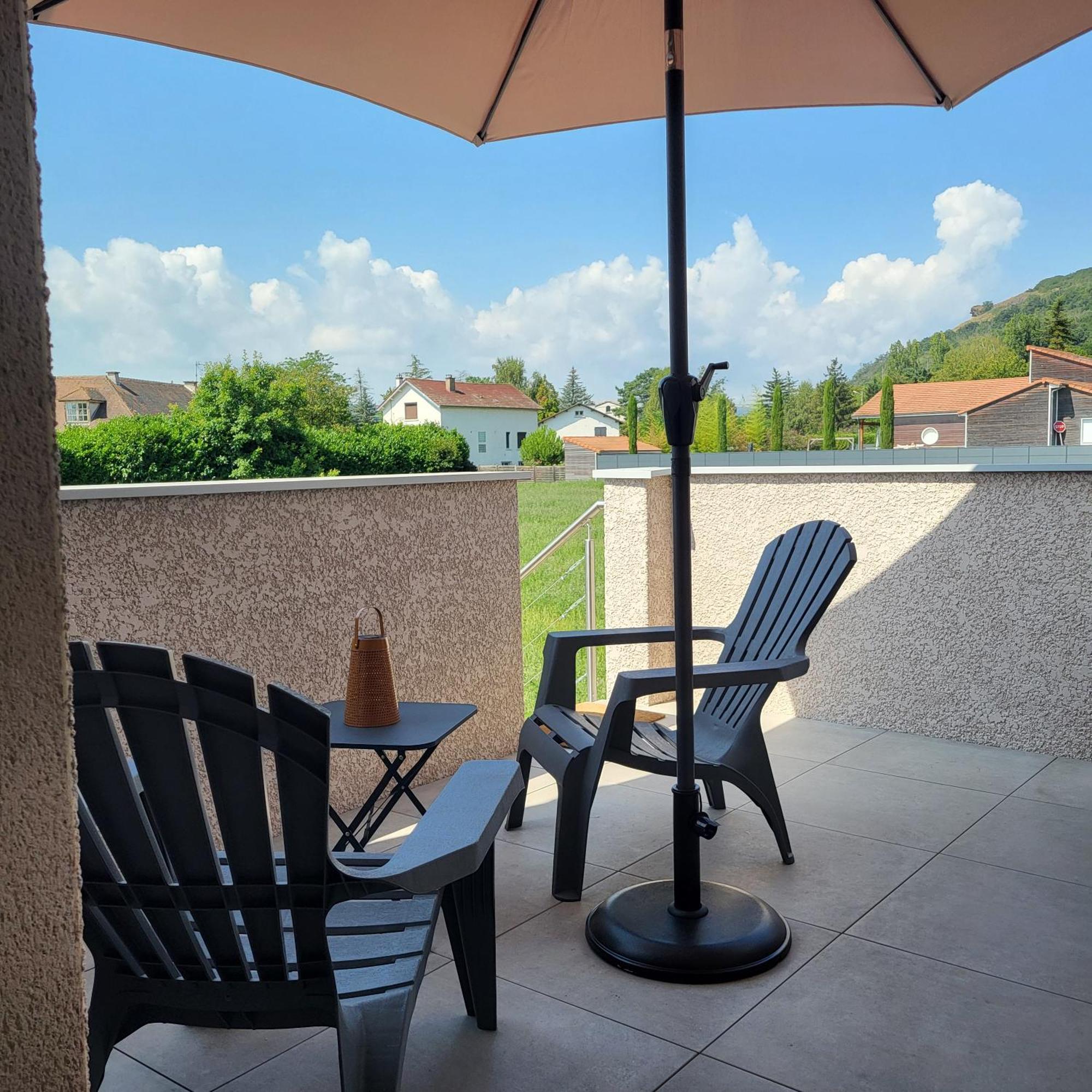 Le Nid Du Bosquet Apartment Issoire Exterior photo